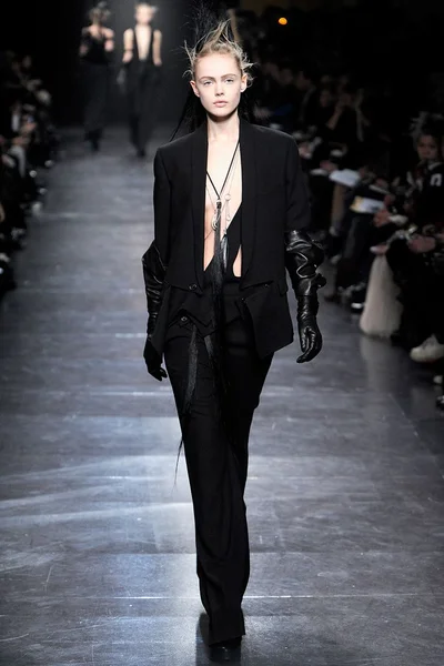 Look 26